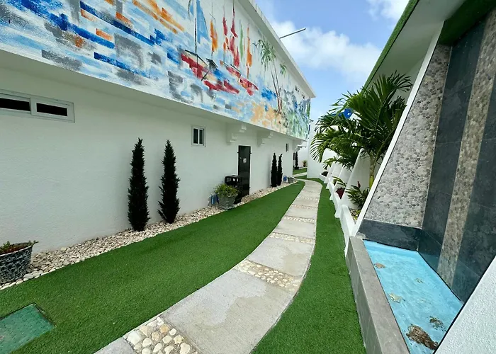 Hospitality Expert Bts 8 Pool Bar Inn Montego Bay