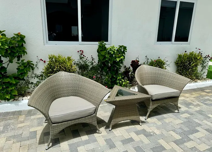Hospitality Expert Bts 8 Pool Bar Inn