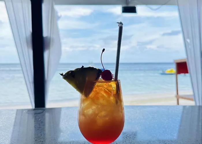 Hospitality Expert Bts 8 Pool Bar Inn