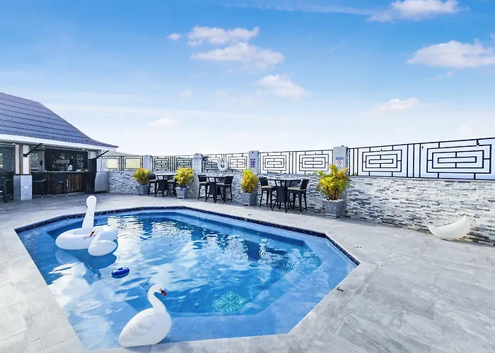 Hospitality Expert Bts 8 Pool Bar Inn
